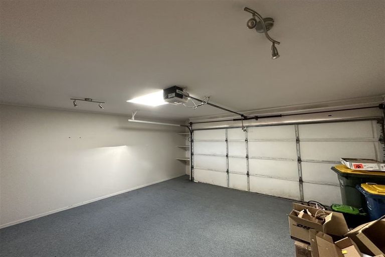 Photo of property in 2/23 Bernleigh Terrace, West Harbour, Auckland, 0618