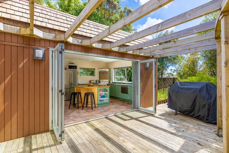 Photo of property in 13 Lookout Drive, Laingholm, Auckland, 0604