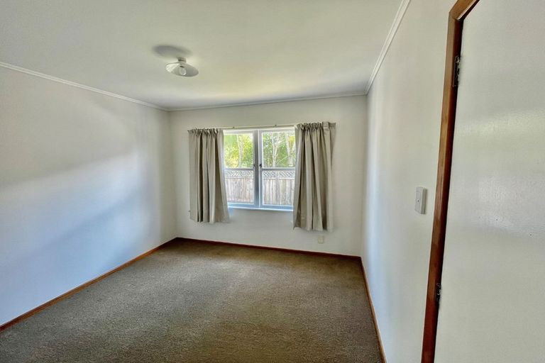 Photo of property in 9 Gloria Avenue, Te Atatu Peninsula, Auckland, 0610