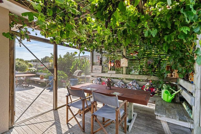 Photo of property in 1 Huia Street, Foxton Beach, Foxton, 4815