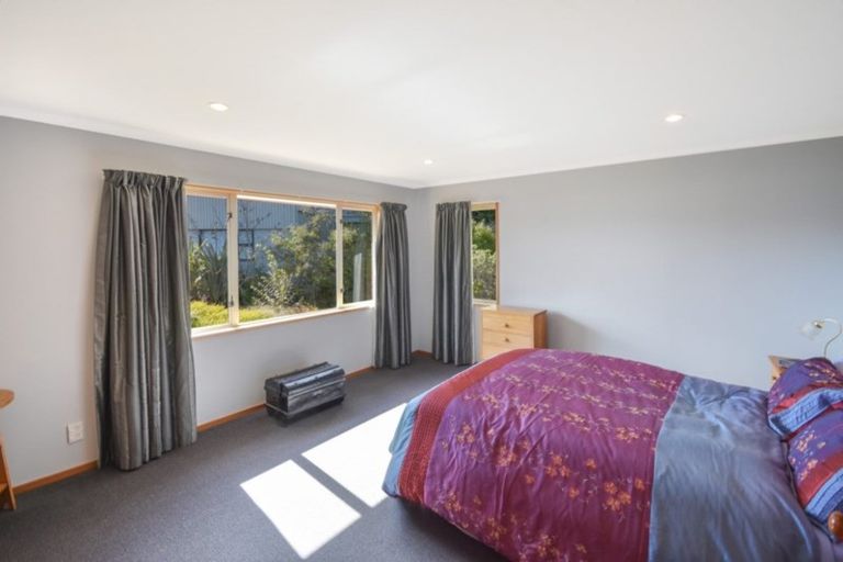 Photo of property in 22 Bayne Terrace, Macandrew Bay, Dunedin, 9014