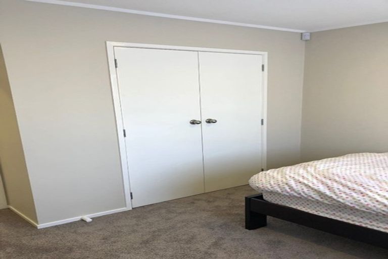 Photo of property in 9 Dalwhinnie Parade, Highland Park, Auckland, 2010