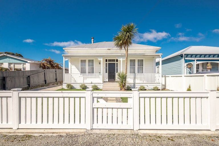 Photo of property in 25 Queen Street, Westport, 7825