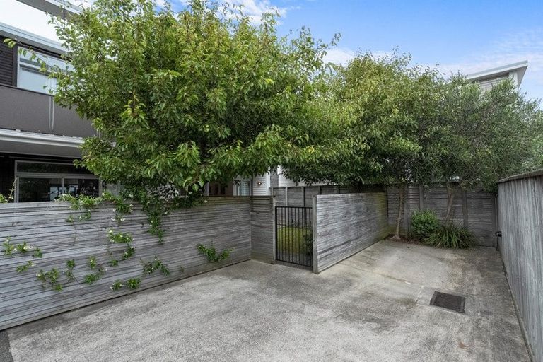 Photo of property in 11/59 The Parade, Island Bay, Wellington, 6023