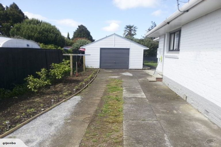 Photo of property in 10 Norval Road, Henderson, Auckland, 0610