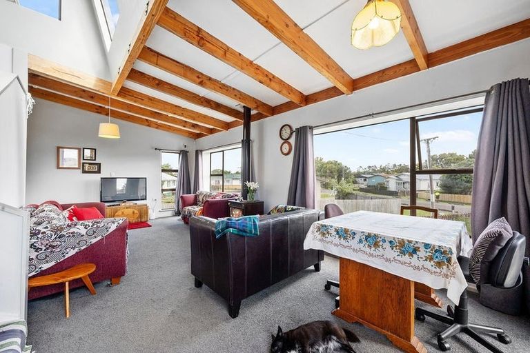 Photo of property in 28a Te Moau Avenue, Parakai, 0830
