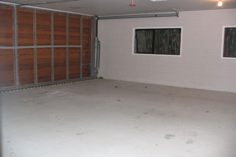 Photo of property in 2/10 Northumberland Avenue, Belmont, Auckland, 0622