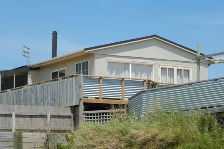 Photo of property in 10 Brown Terrace, Foxton Beach, Foxton, 4815