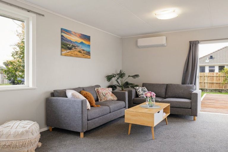 Photo of property in 2 Yeats Crescent, Fairfield, Hamilton, 3214