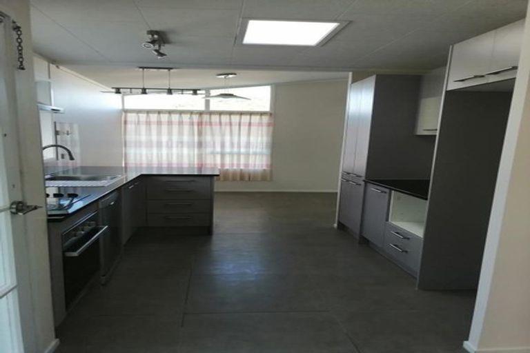 Photo of property in 68 Hutchinsons Road, Bucklands Beach, Auckland, 2014