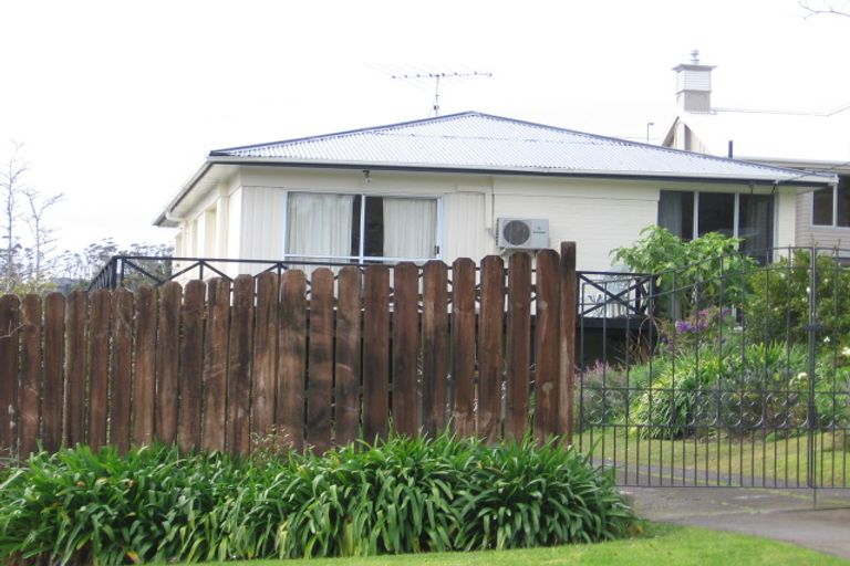 Photo of property in 1 Gurnard Road, Stillwater, Silverdale, 0993