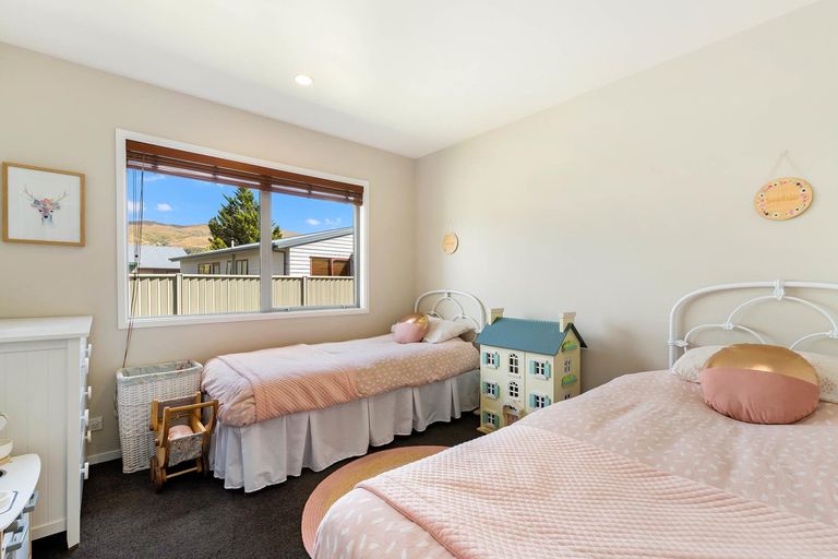 Photo of property in 21 Waenga Drive, Cromwell, 9310