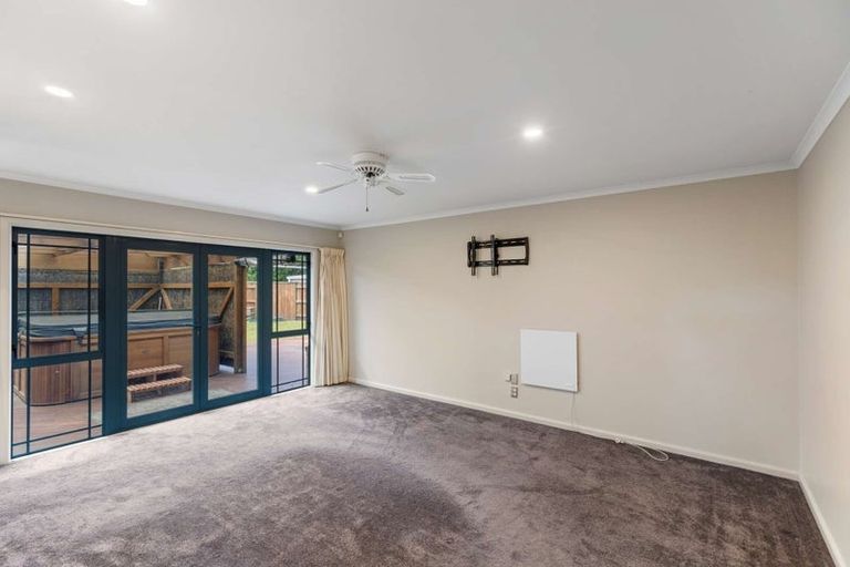 Photo of property in 64 Royal Oak Drive, Kelvin Grove, Palmerston North, 4414