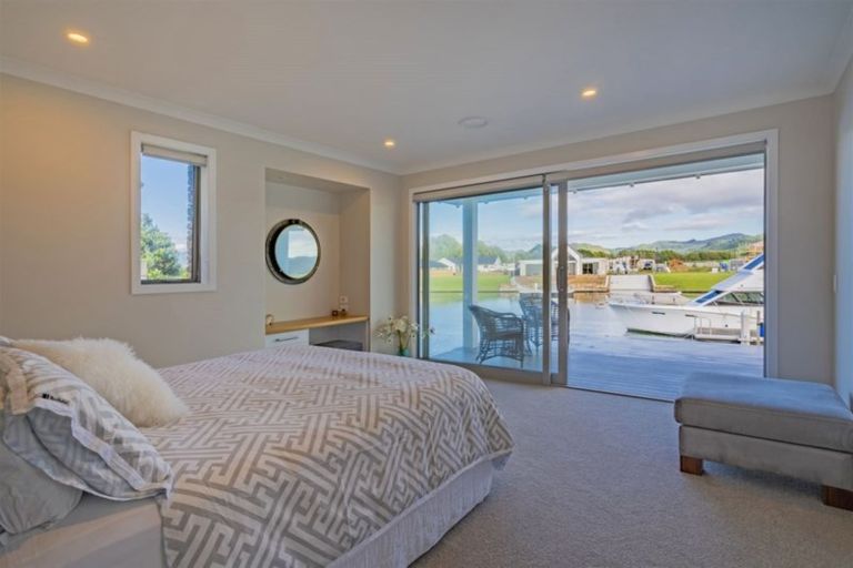 Photo of property in 15 Waitotara Way, Whitianga, 3510