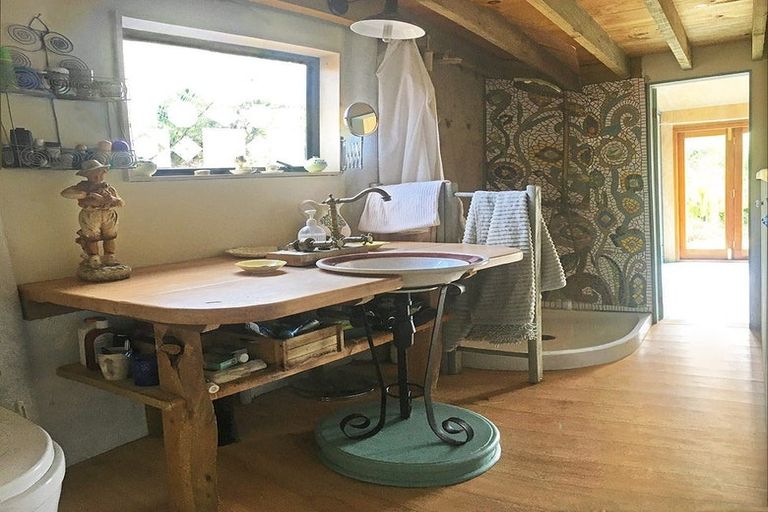 Photo of property in 76 Top Town Place, Coromandel, 3506