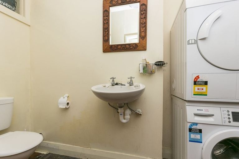 Photo of property in 16a Hadfield Terrace, Kelburn, Wellington, 6012