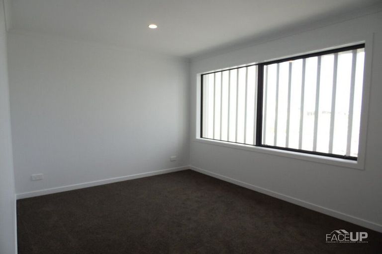 Photo of property in 5 Hudson Bay Road, Hobsonville, Auckland, 0616