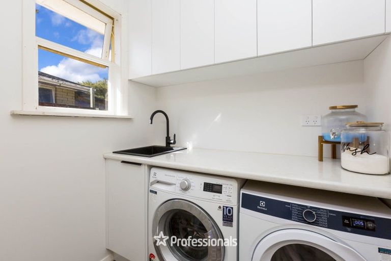 Photo of property in 62 Hillside Drive, Maoribank, Upper Hutt, 5018