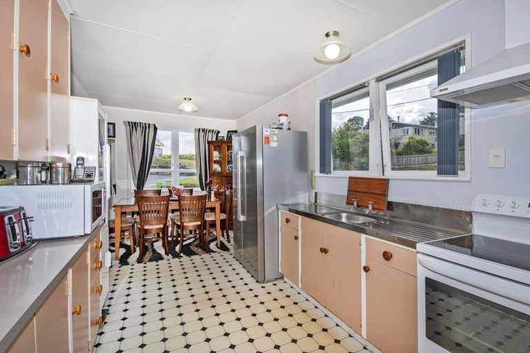 Photo of property in 32 Memorial Drive, Parahaki, Whangarei, 0112