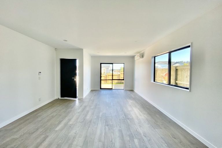 Photo of property in 113 Tiriwa Drive, Massey, Auckland, 0614