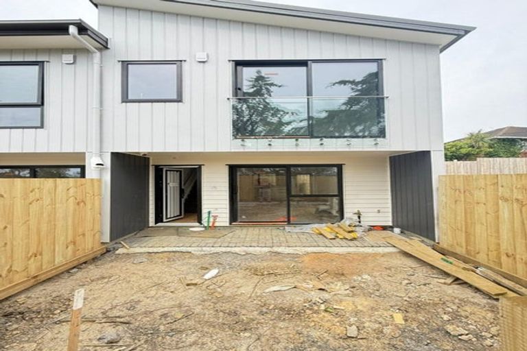 Photo of property in 4/43 Savoy Road, Glen Eden, Auckland, 0602