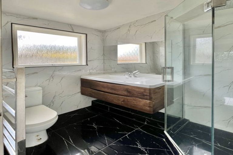 Photo of property in 575 East Coast Road, Browns Bay, Auckland, 0630