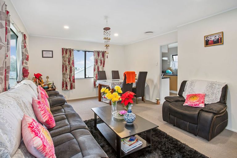 Photo of property in 2/12 Skelton Avenue, Randwick Park, Auckland, 2105