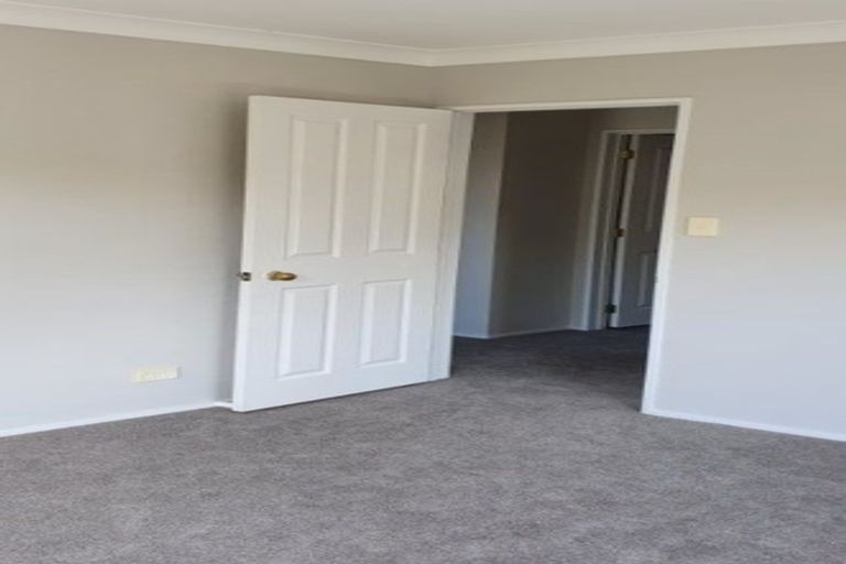 Photo of property in 1/2 Doment Crescent, Orewa, 0931