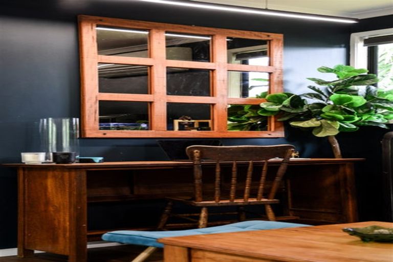 Photo of property in 6 Cemetery Road, Waiuku, 2123