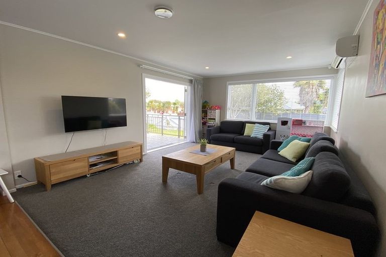 Photo of property in 17 Maple Street, Avondale, Auckland, 1026