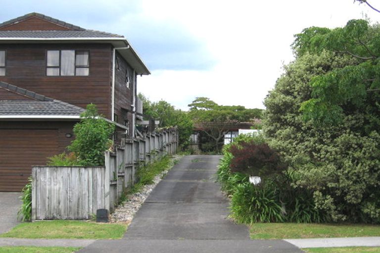 Photo of property in 197 Luckens Road, West Harbour, Auckland, 0618
