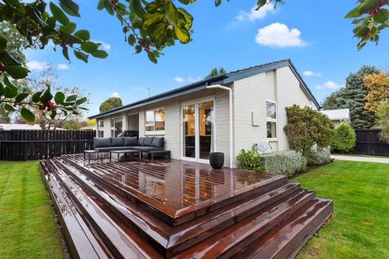 Photo of property in 25 Saunders Place, Redwood, Christchurch, 8051