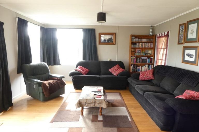 Photo of property in 1 Curtis Street, Hector, 7822