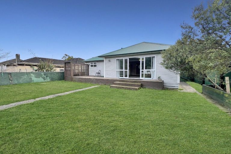 Photo of property in 64 Wellington Road, Wainuiomata, Lower Hutt, 5014