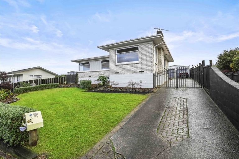 Photo of property in 70 Pohutukawa Drive, Pukete, Hamilton, 3200