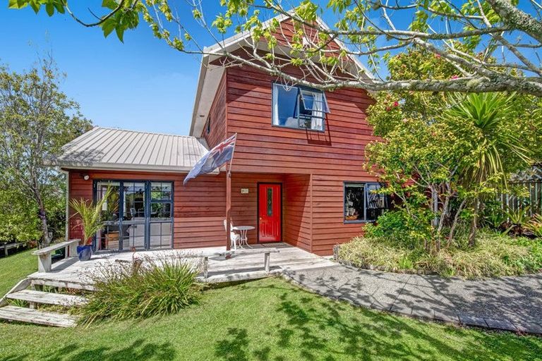 Photo of property in 1/8 Rifleman Rise, Unsworth Heights, Auckland, 0632