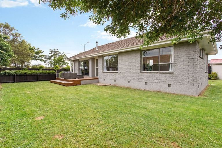Photo of property in 361 Main North Road, Redwood, Christchurch, 8051
