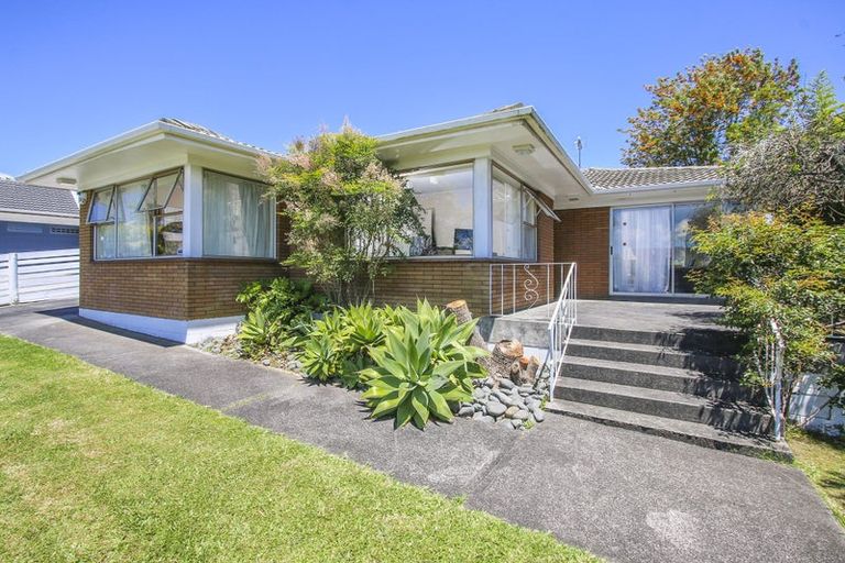Photo of property in 98 Glenmore Road, Sunnyhills, Auckland, 2010