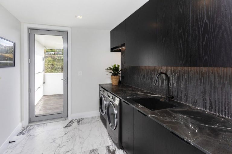 Photo of property in 15 Omeo Crescent, Redcliffs, Christchurch, 8081