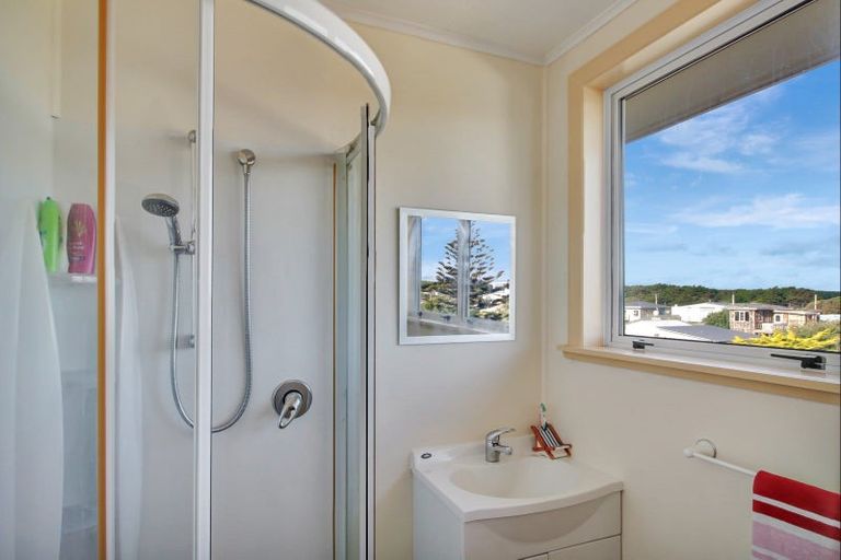 Photo of property in 19 Marine Parade South, Foxton Beach, Foxton, 4815