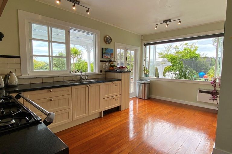 Photo of property in 12 Parkview Place, Pakuranga, Auckland, 2010