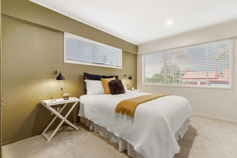 Photo of property in 2/7 Ian Place, Glendene, Auckland, 0602