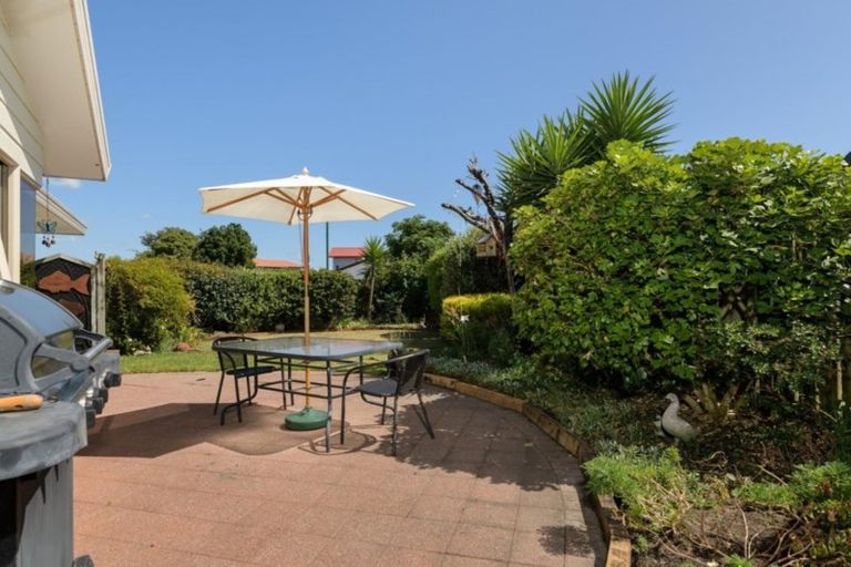 Photo of property in 5 Checketts Place, Papamoa Beach, Papamoa, 3118