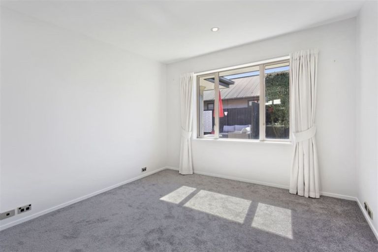 Photo of property in 10 Tawa Place, Parklands, Christchurch, 8083