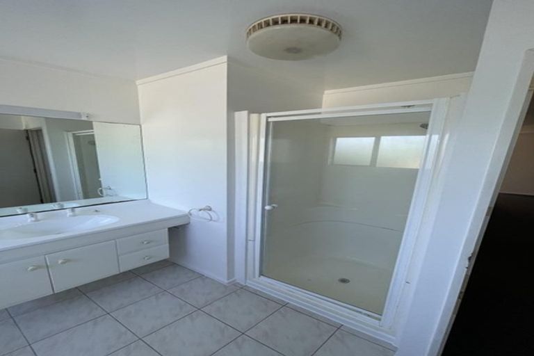 Photo of property in 5 Goldfinch Rise, Unsworth Heights, Auckland, 0632