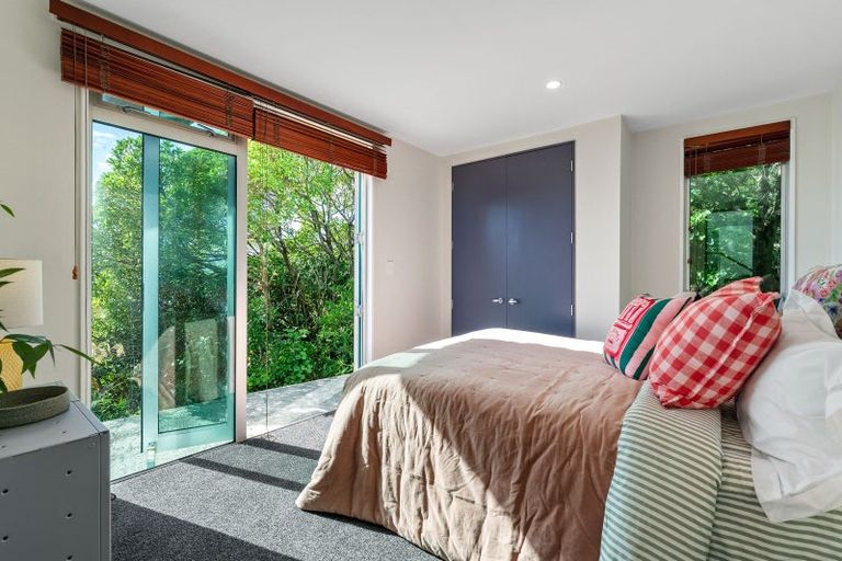 Photo of property in 365 Karaka Bay Road, Karaka Bays, Wellington, 6022