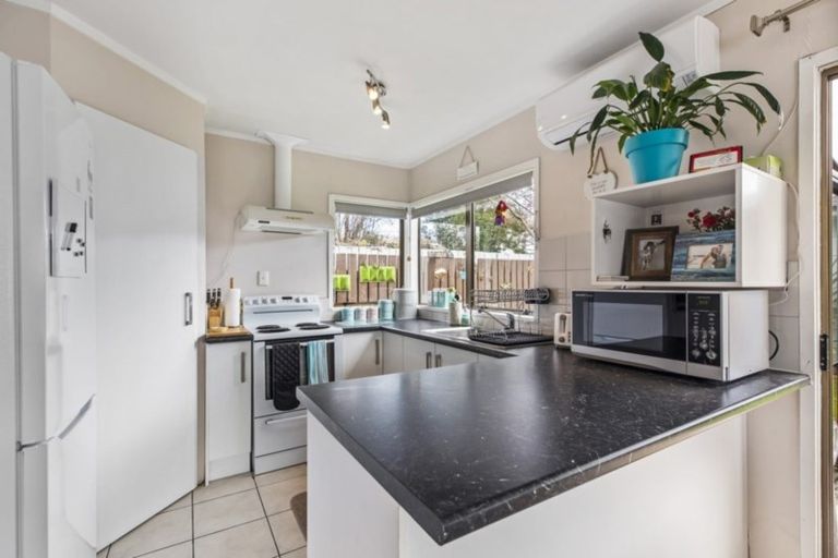 Photo of property in 1/2 Short Street, Papakura, 2110