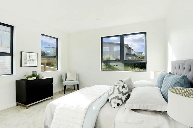 Photo of property in 8 Carex Way, Long Bay, Auckland, 0630