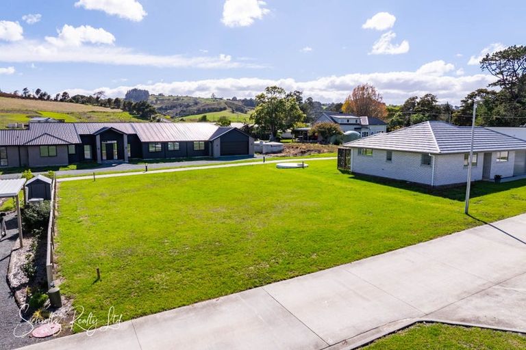 Photo of property in 3 Manaaki Circle, Paparoa, 0571
