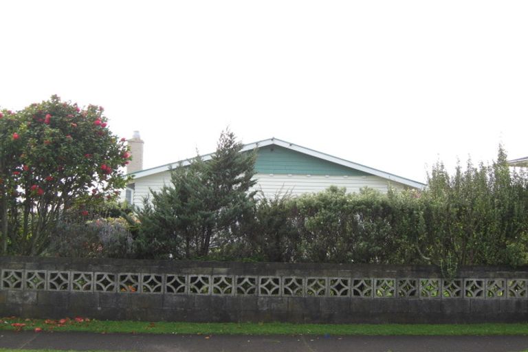 Photo of property in 72 Broadway, Waitara, 4320